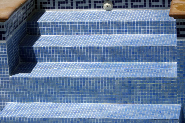 escalera piscina reparación