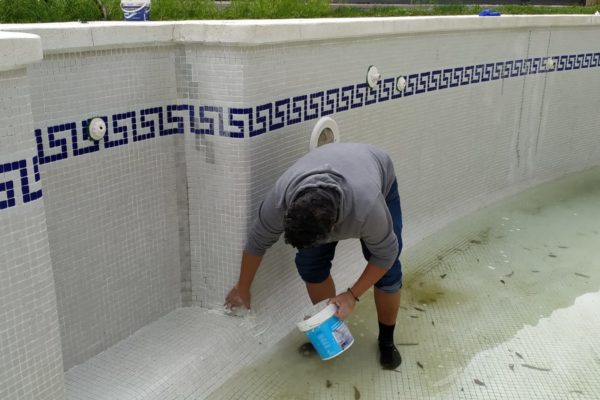 reparacion piscina grieta en seco